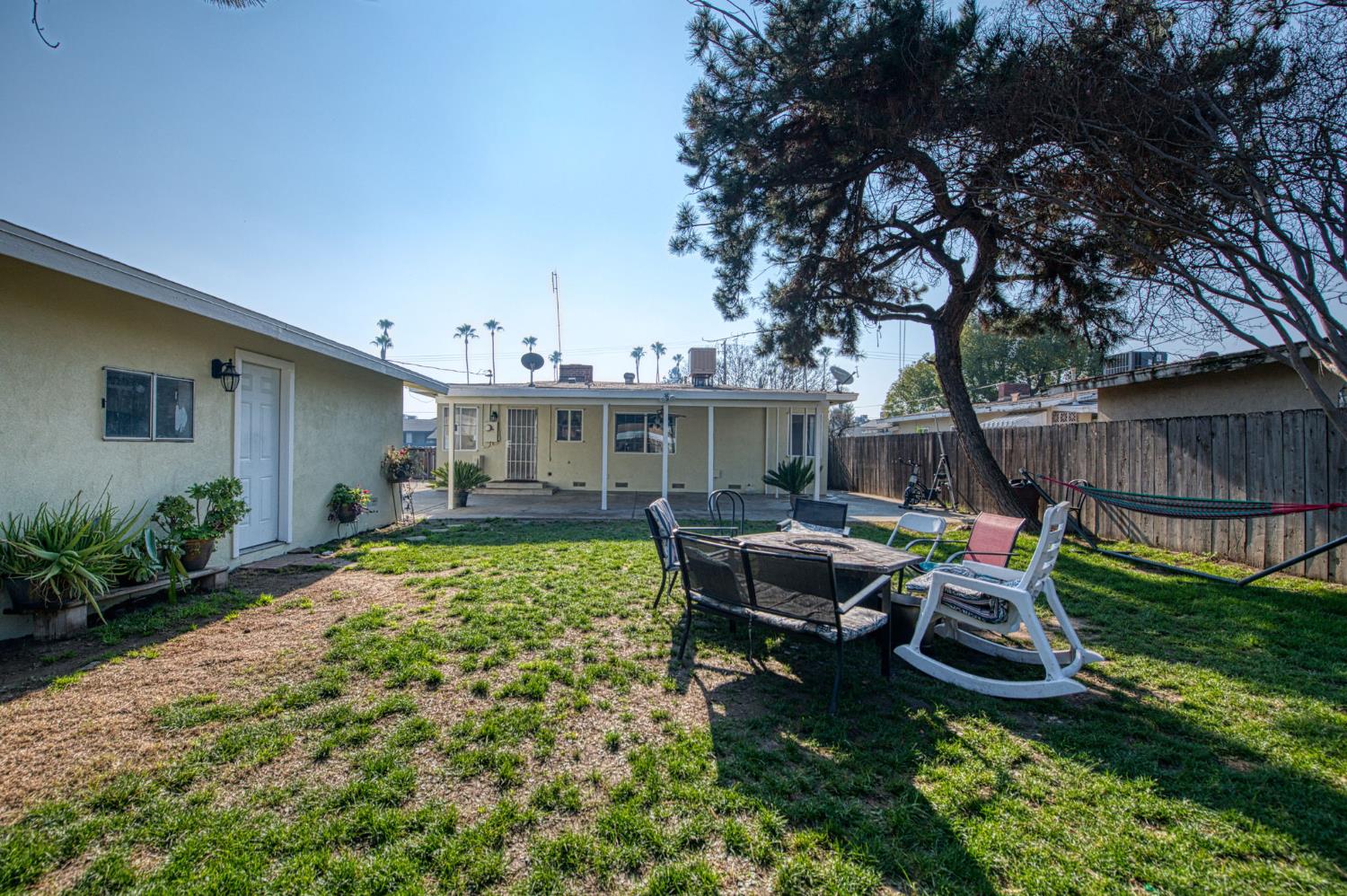 3233 E dakota, Fresno, CA 93726