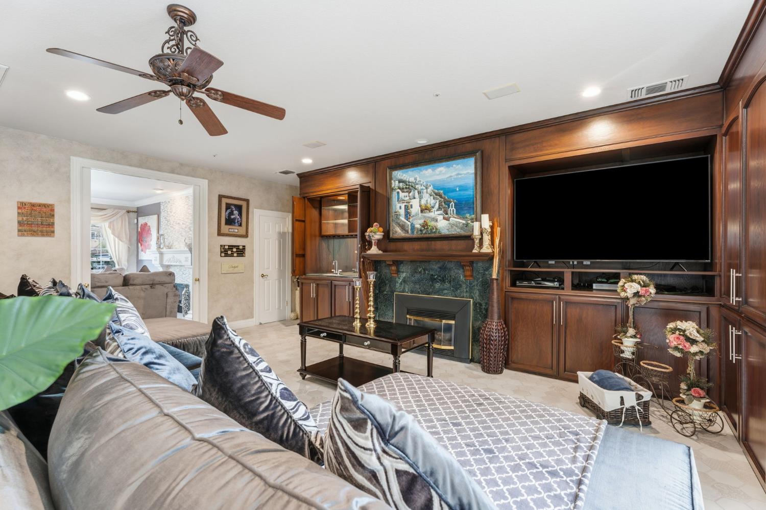 2689 E Sean Ave, Fresno, CA 93720