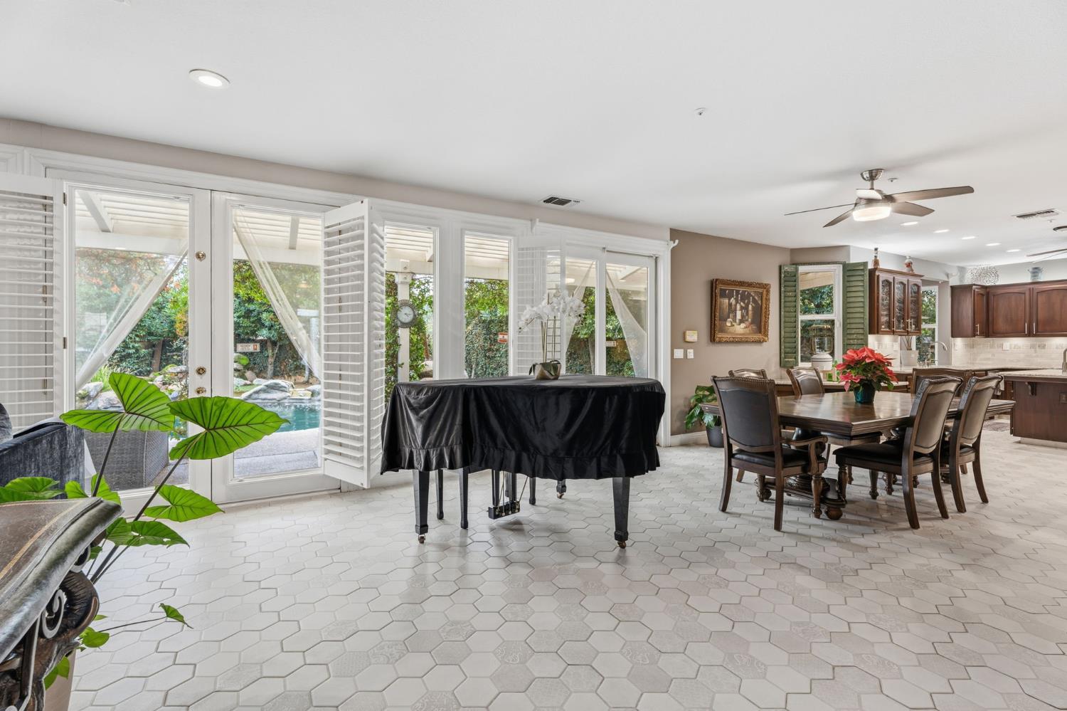 2689 E Sean Ave, Fresno, CA 93720