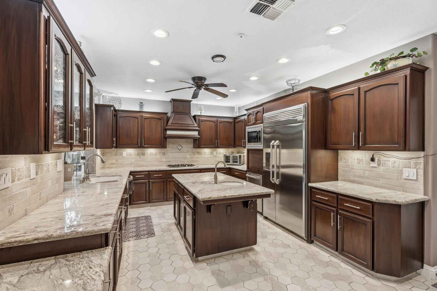 2689 E Sean Ave, Fresno, CA 93720