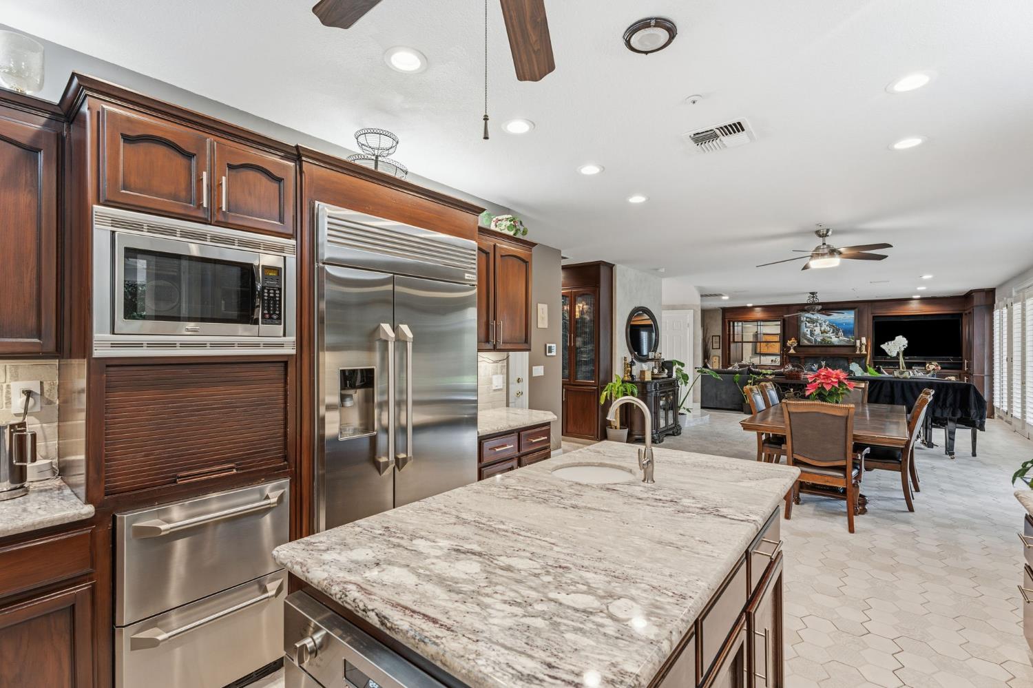 2689 E Sean Ave, Fresno, CA 93720