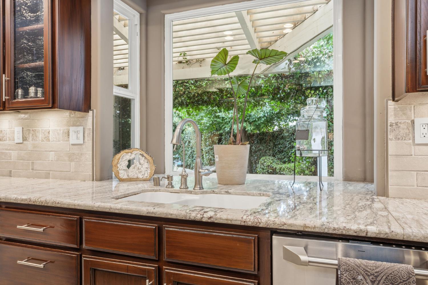 2689 E Sean Ave, Fresno, CA 93720