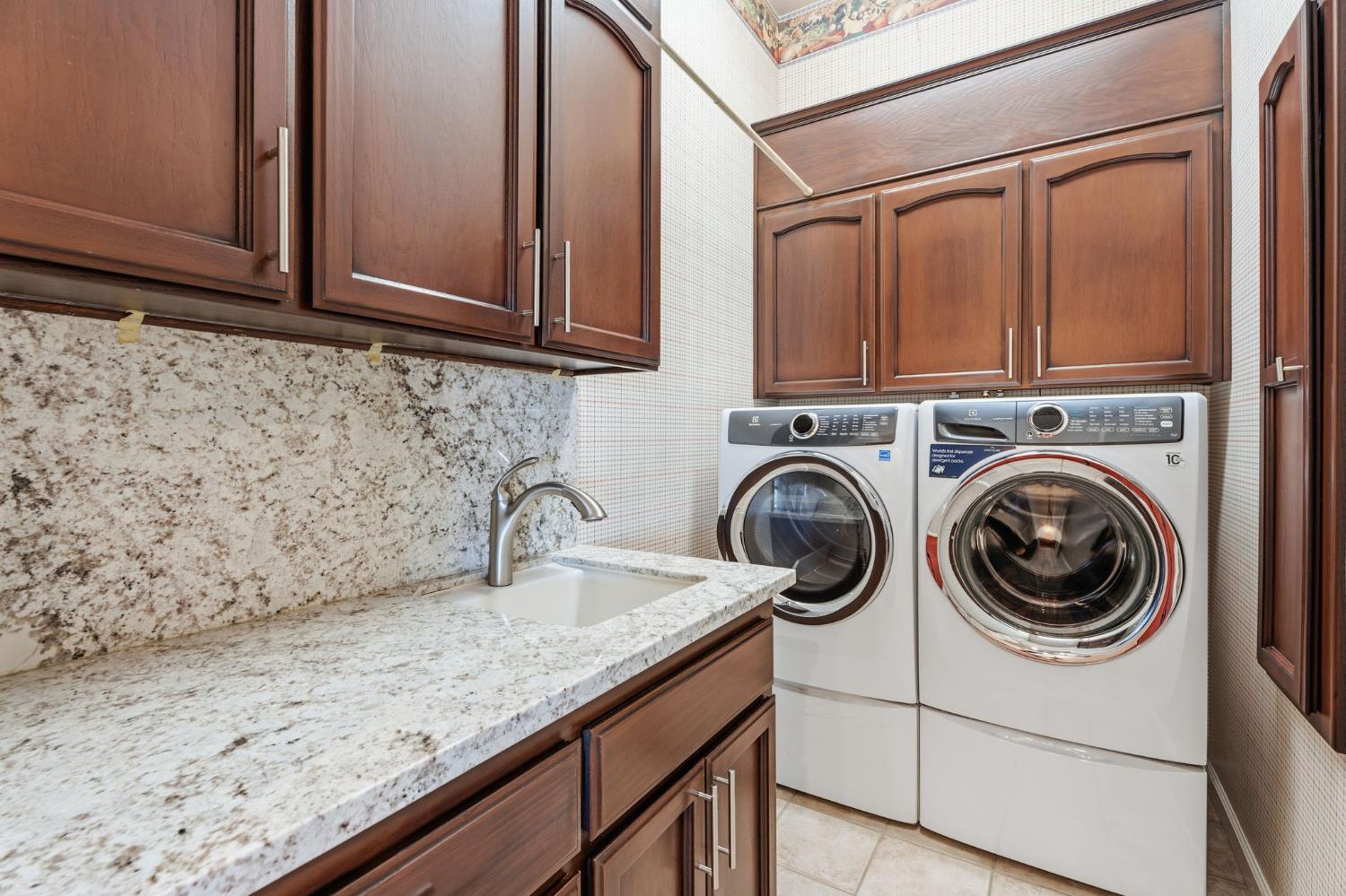 2689 E Sean Ave, Fresno, CA 93720