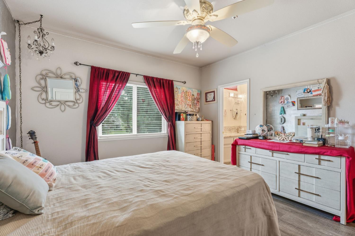 2689 E Sean Ave, Fresno, CA 93720