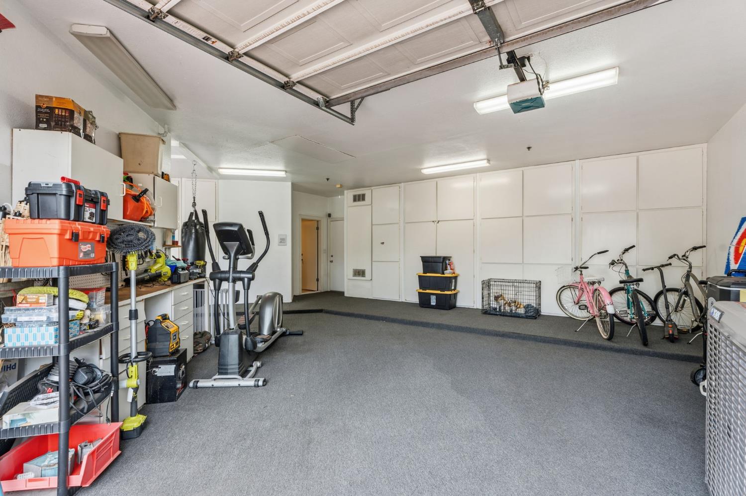 2689 E Sean Ave, Fresno, CA 93720