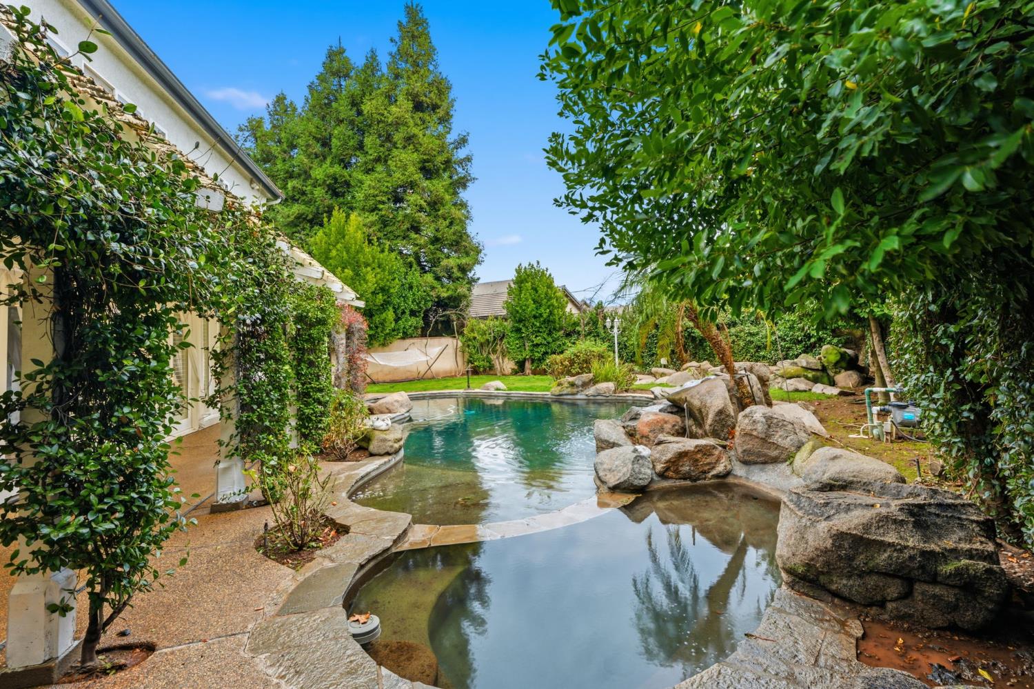 2689 E Sean Ave, Fresno, CA 93720