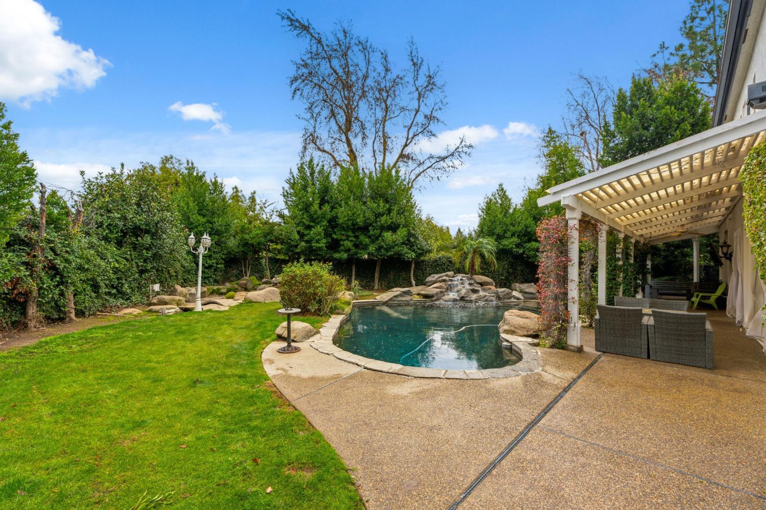 2689 E Sean Ave, Fresno, CA 93720