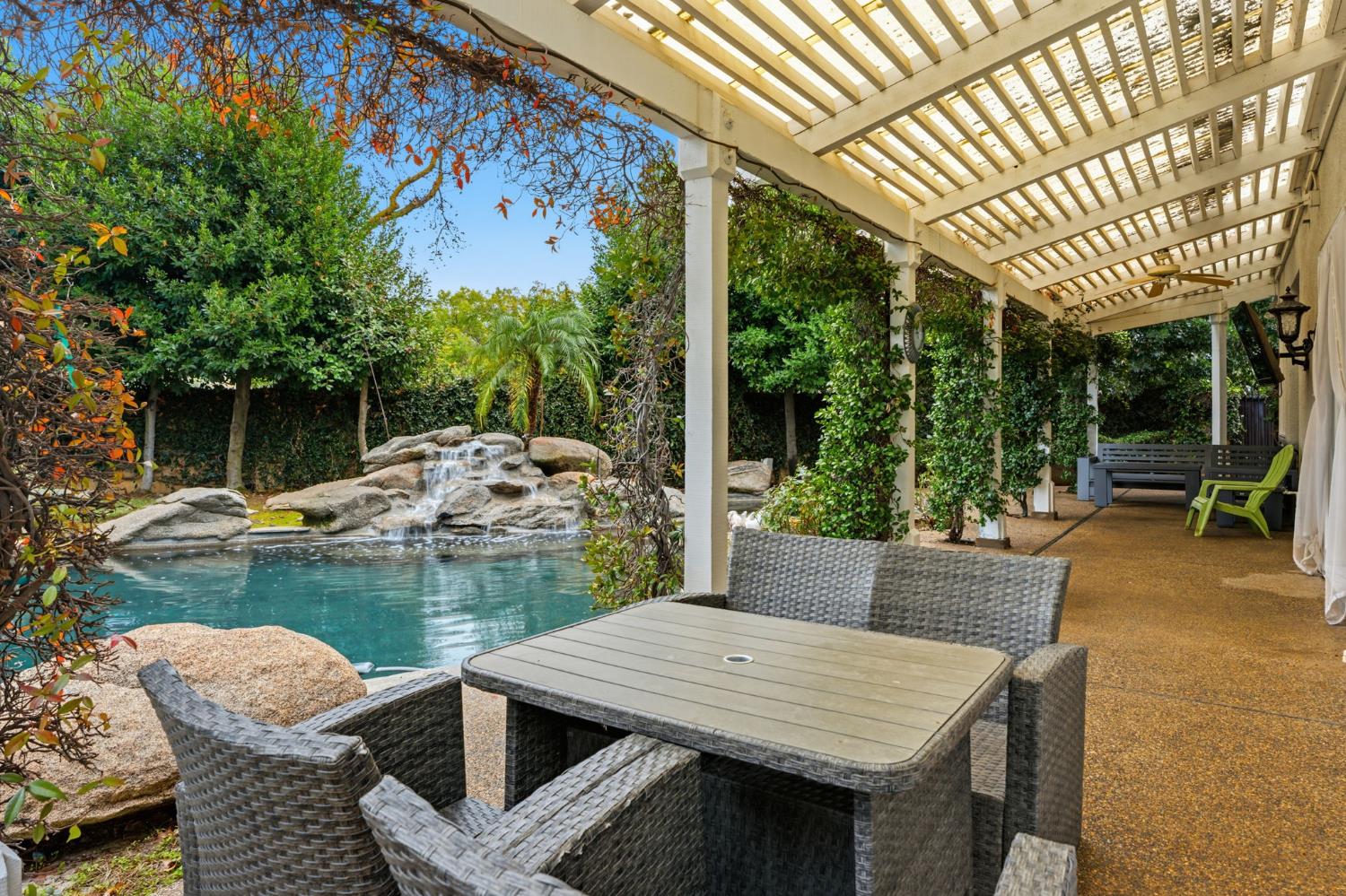 2689 E Sean Ave, Fresno, CA 93720