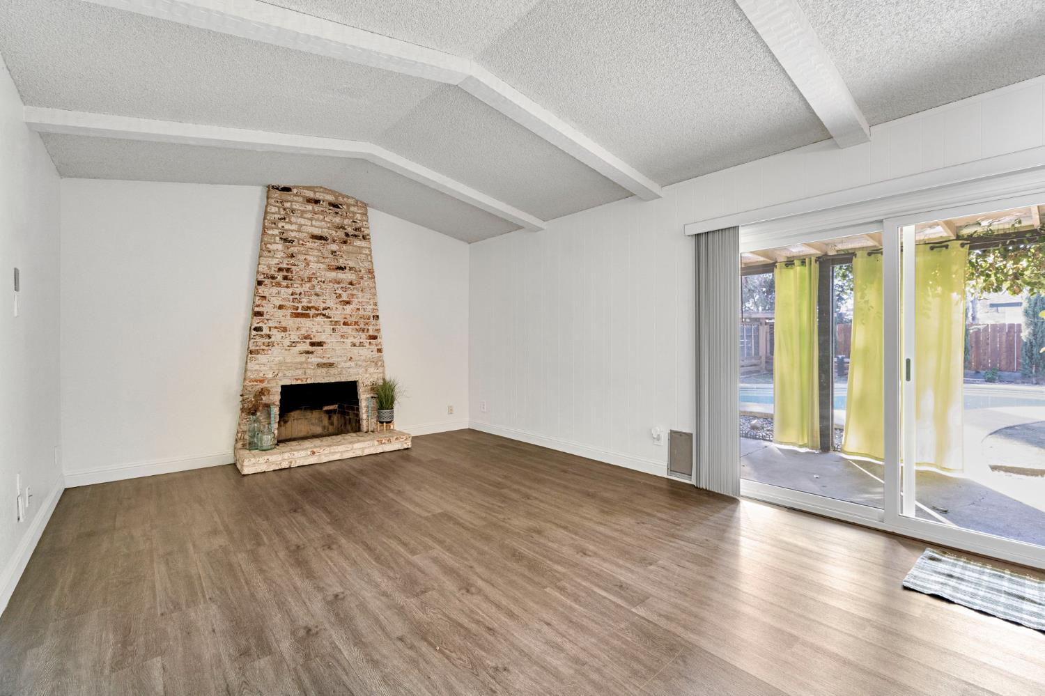 1408 Alamos Ave, Clovis, CA 93611