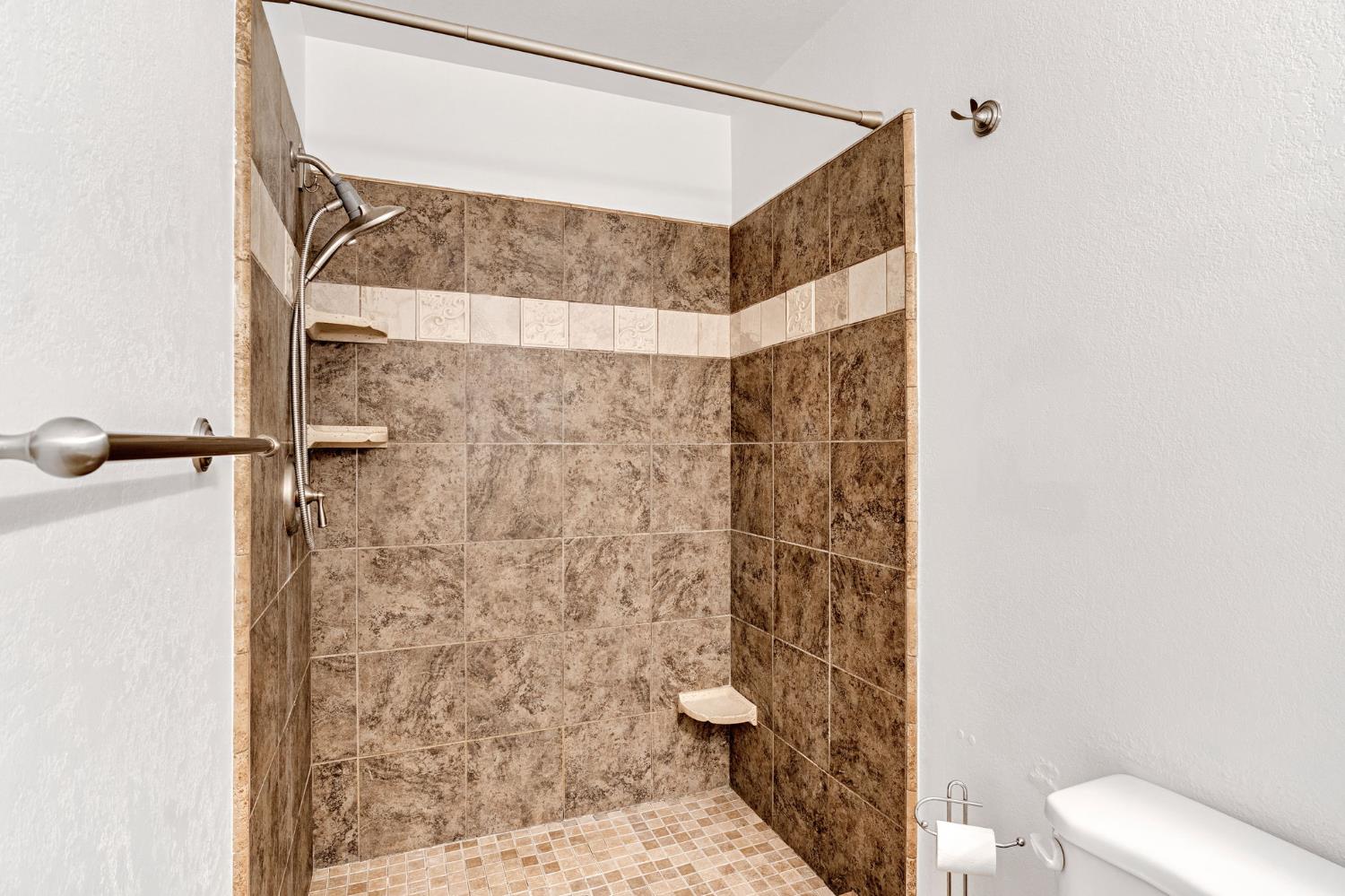 1408 Alamos Ave, Clovis, CA 93611