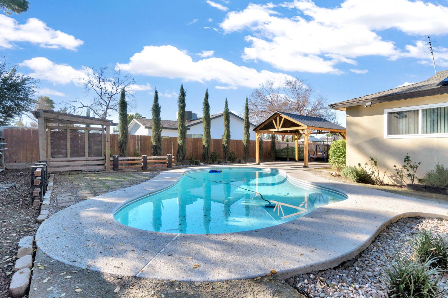 1408 Alamos Ave, Clovis, CA 93611