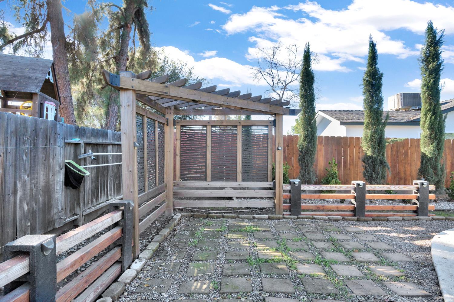 1408 Alamos Ave, Clovis, CA 93611