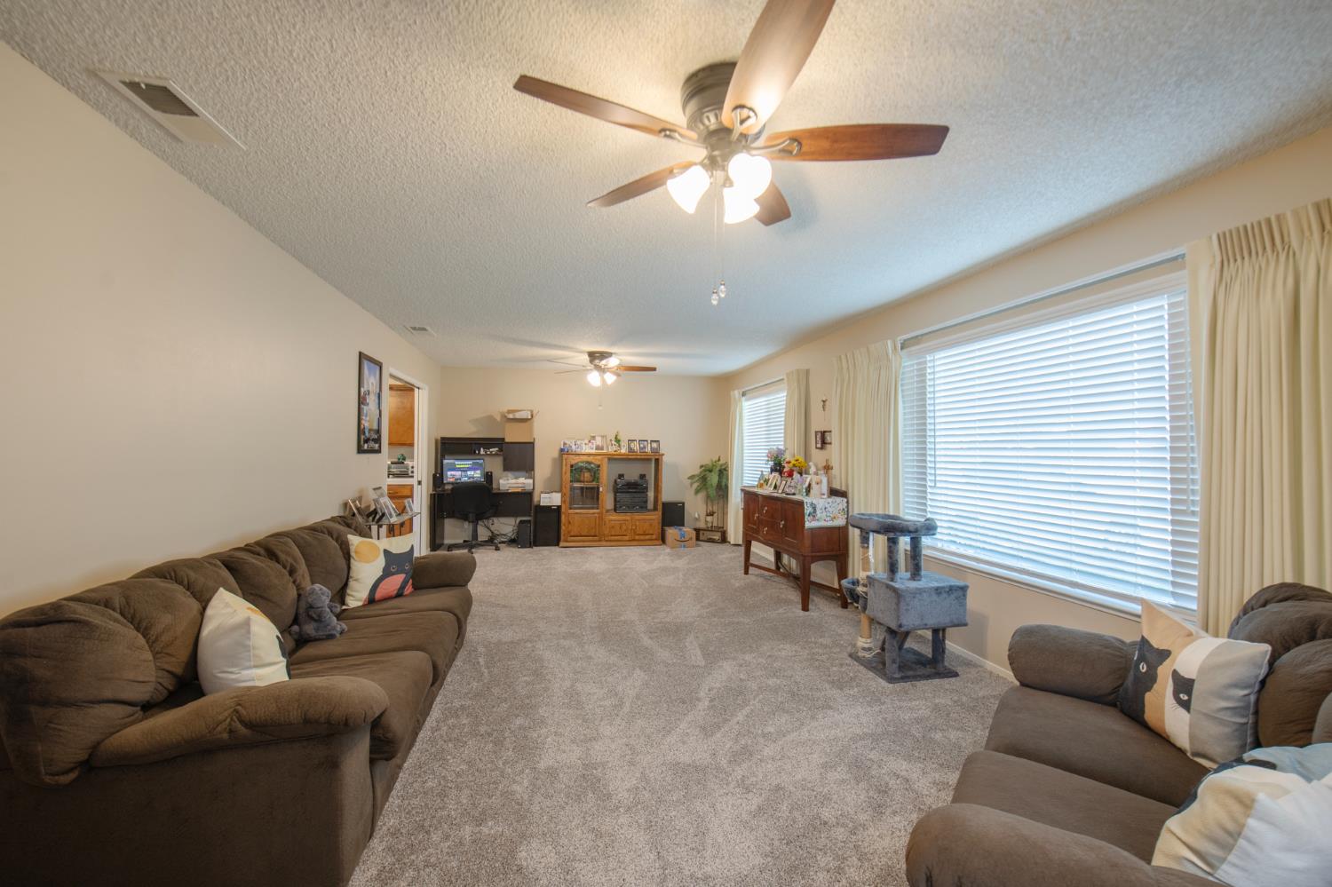 1125 W Sierra Ave, Fresno, CA 93711