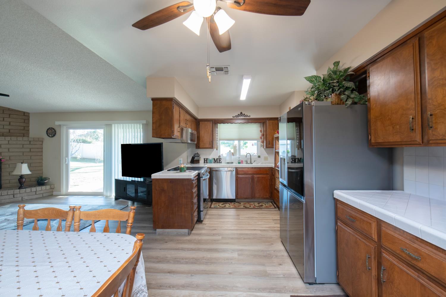 1125 W Sierra Ave, Fresno, CA 93711