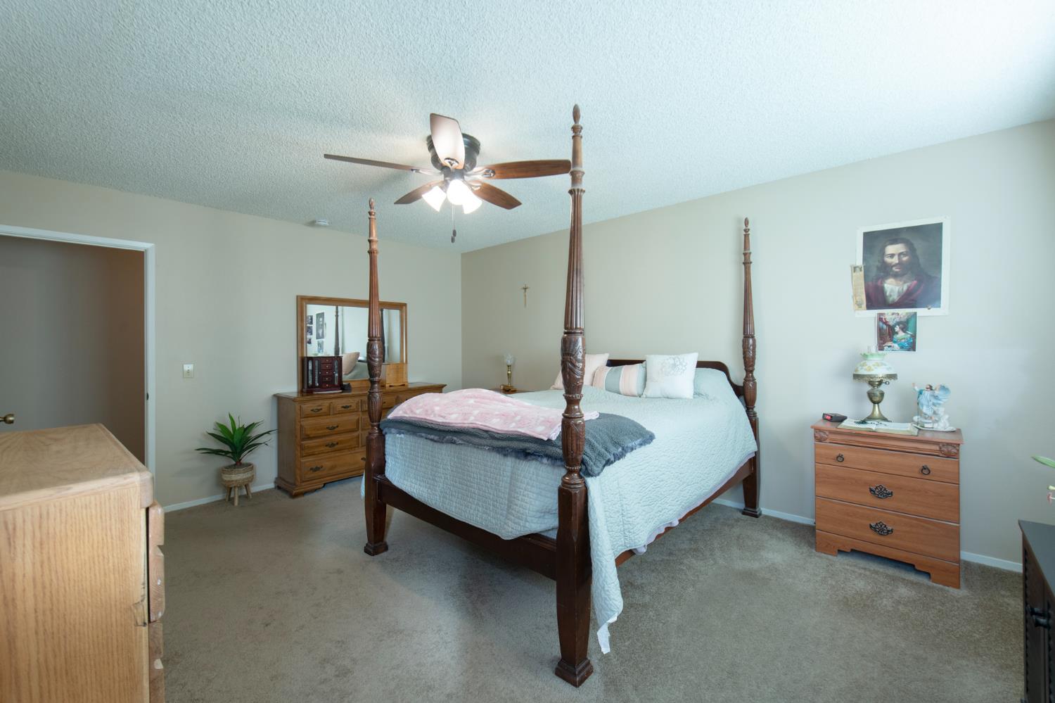 1125 W Sierra Ave, Fresno, CA 93711