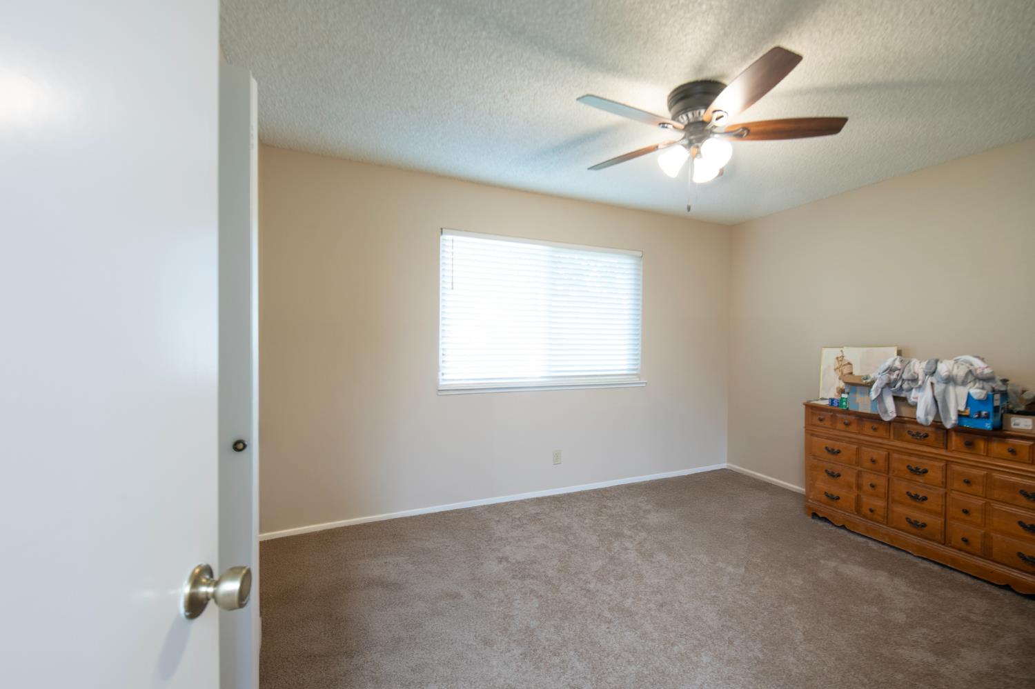 1125 W Sierra Ave, Fresno, CA 93711