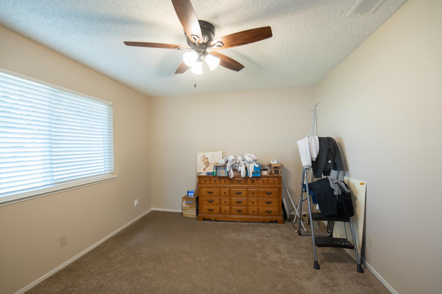 1125 W Sierra Ave, Fresno, CA 93711