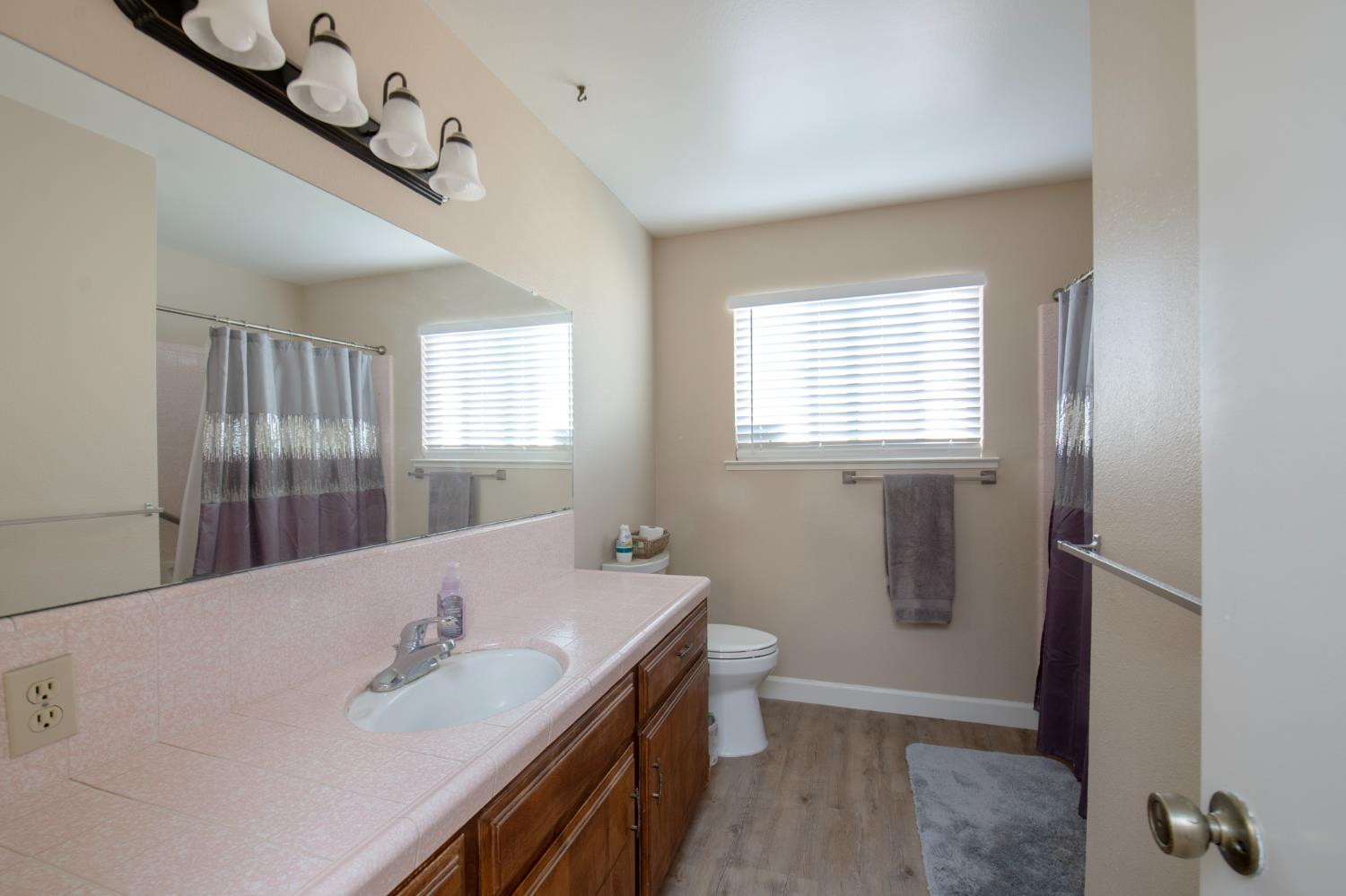 1125 W Sierra Ave, Fresno, CA 93711