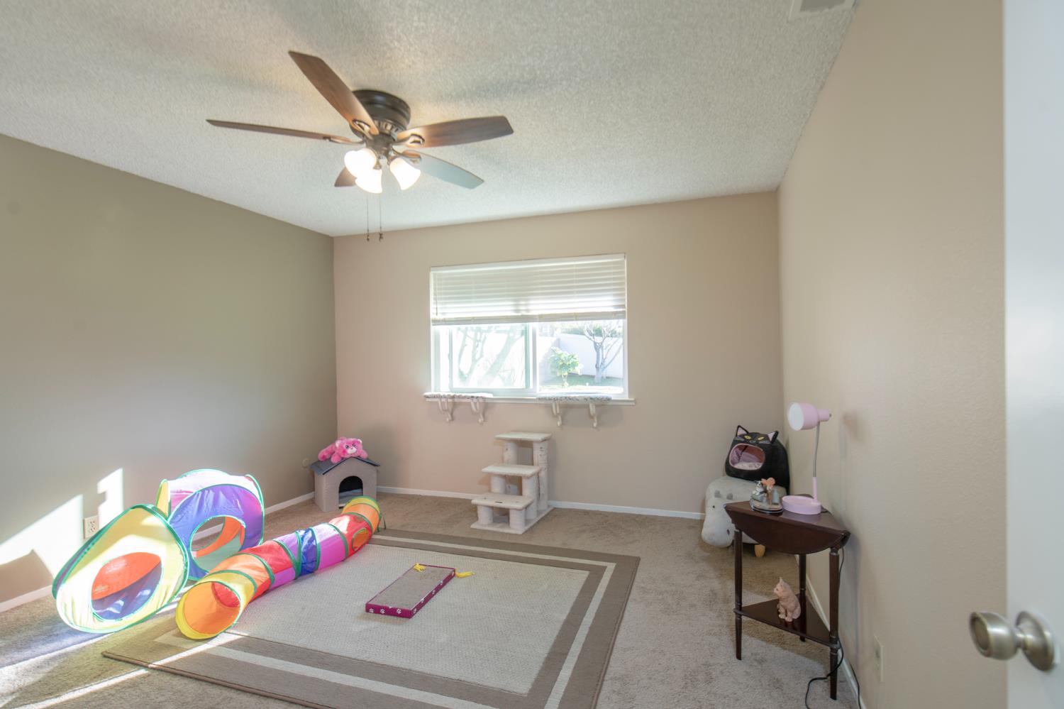 1125 W Sierra Ave, Fresno, CA 93711