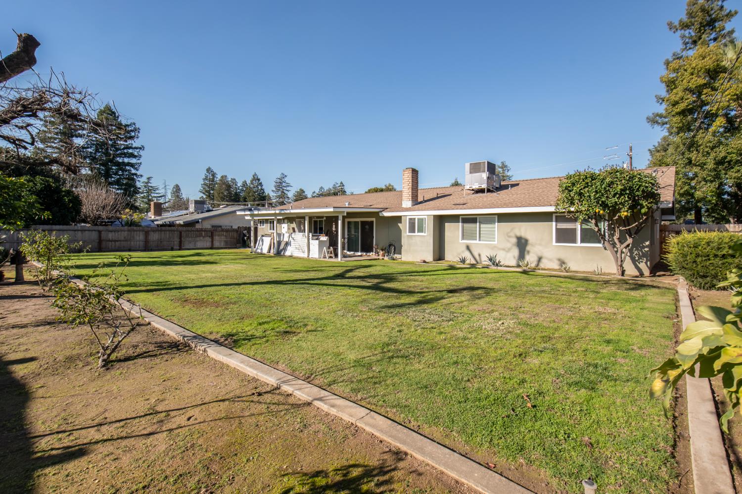 1125 W Sierra Ave, Fresno, CA 93711