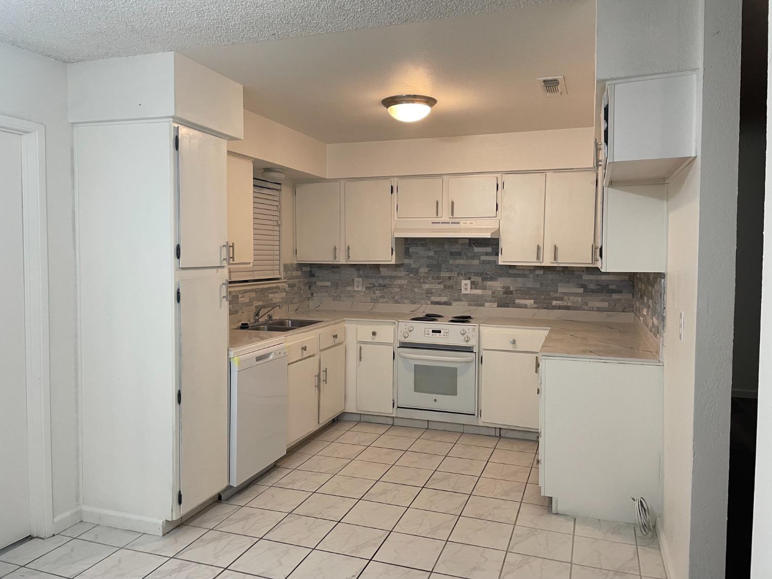 14853 W Middleton, Kerman, CA 93630