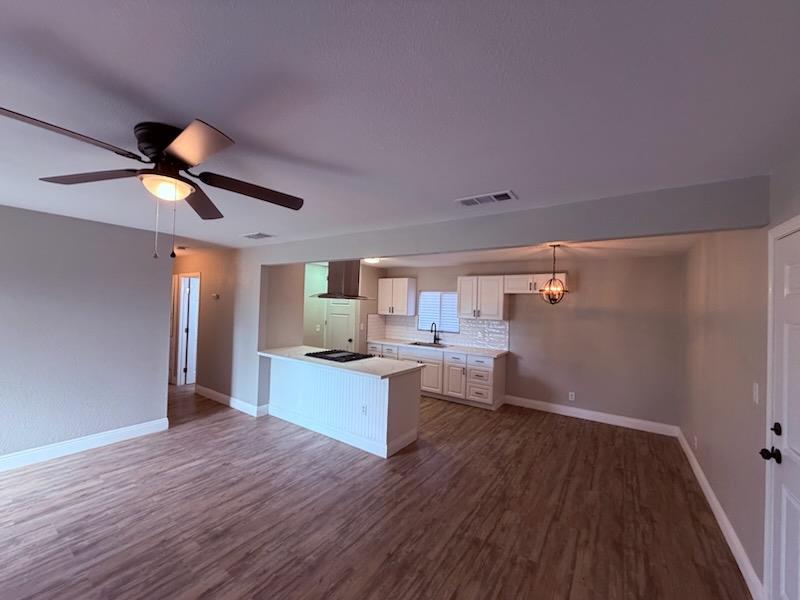 930 I St, Sanger, CA 93657