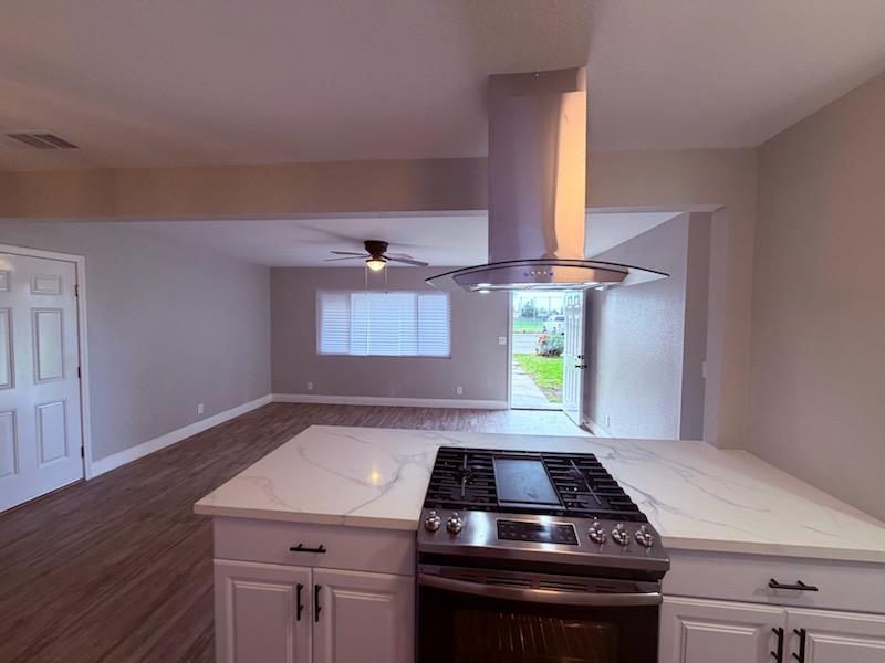 930 I St, Sanger, CA 93657