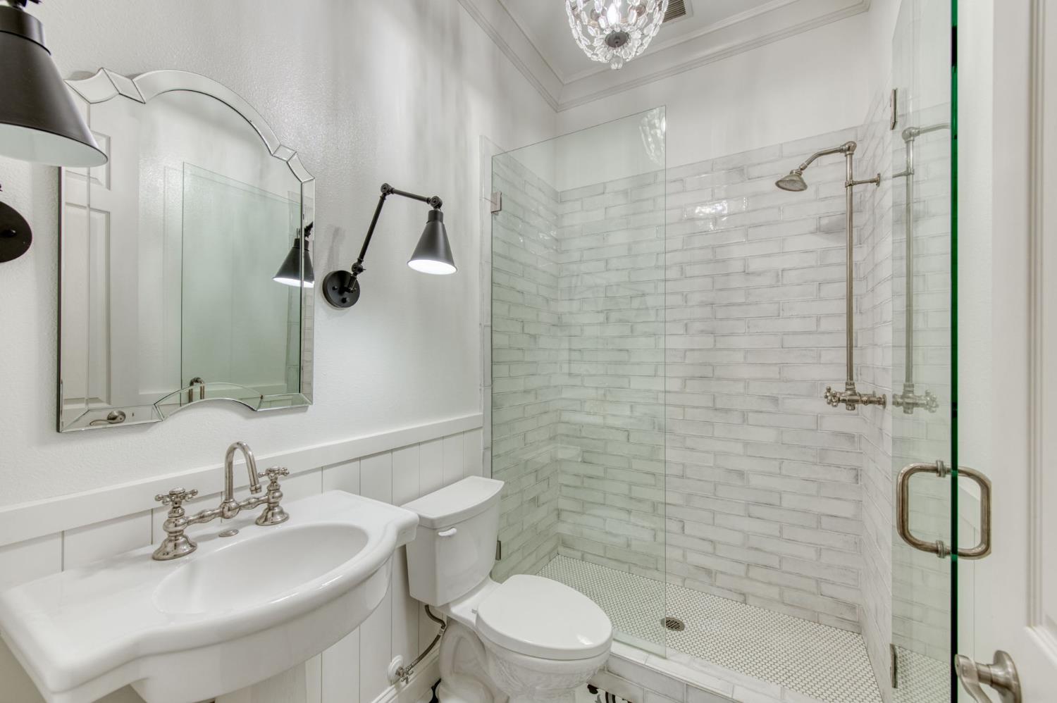 1646 N Hughes Ave, Clovis, CA 93619