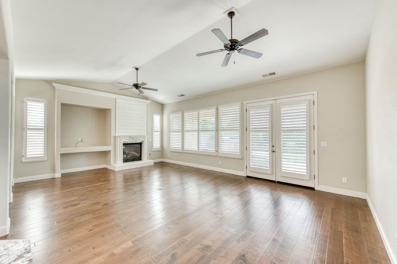 1646 N Hughes Ave, Clovis, CA 93619