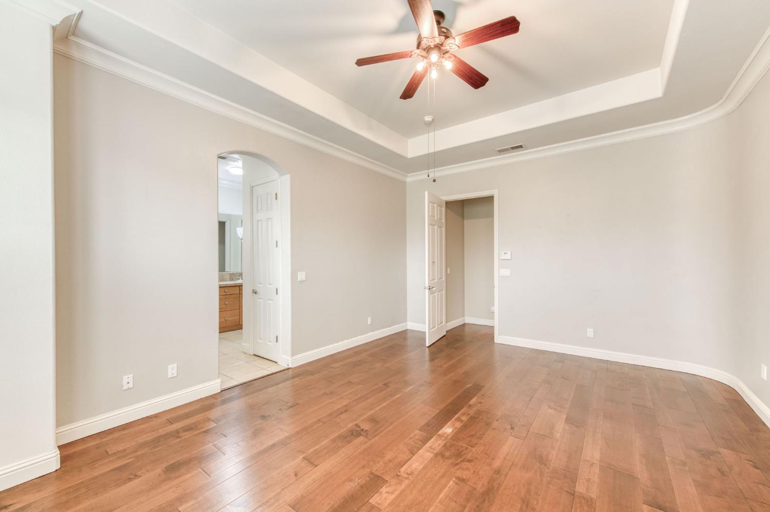 1646 N Hughes Ave, Clovis, CA 93619