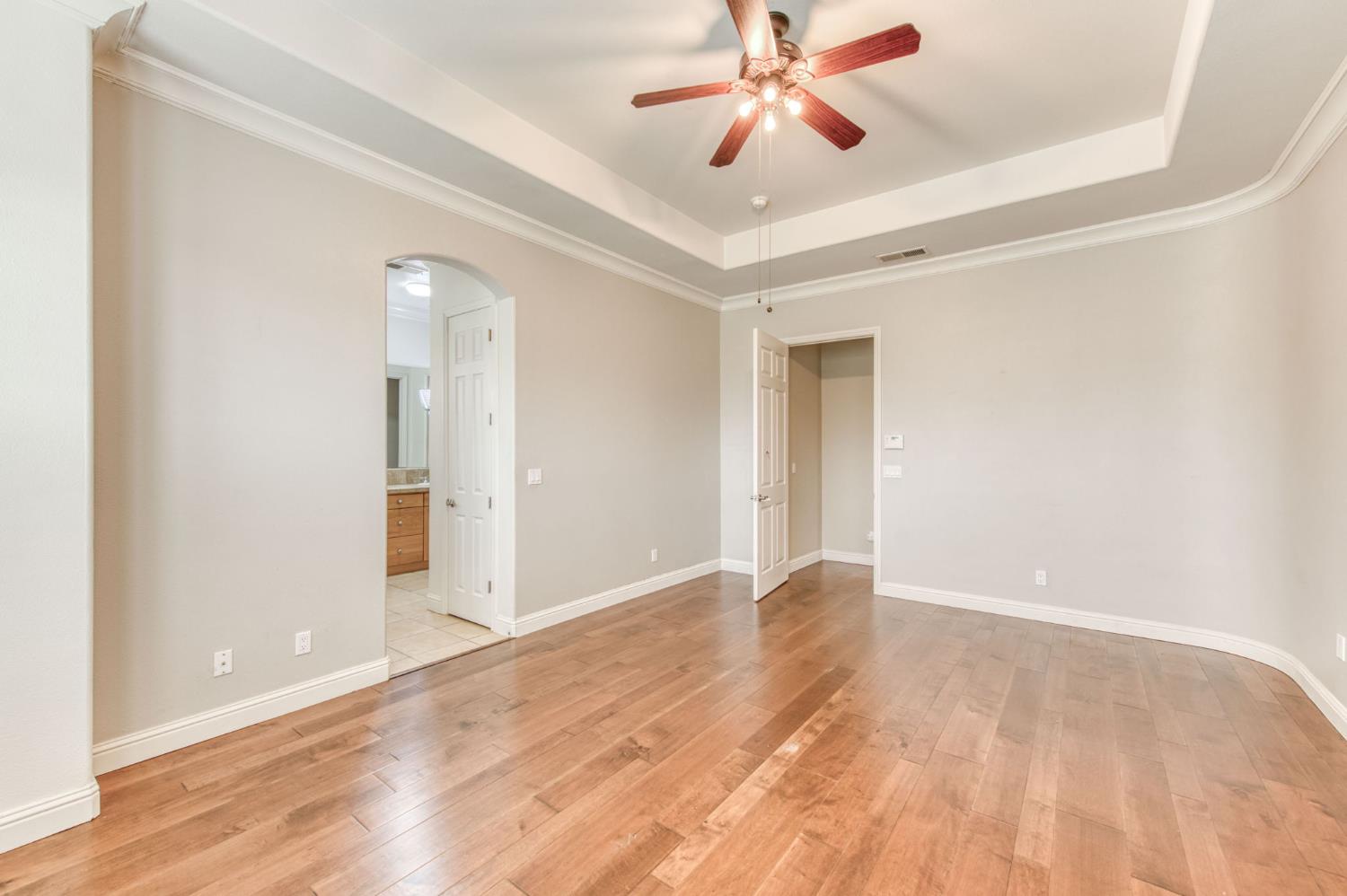 1646 N Hughes Ave, Clovis, CA 93619