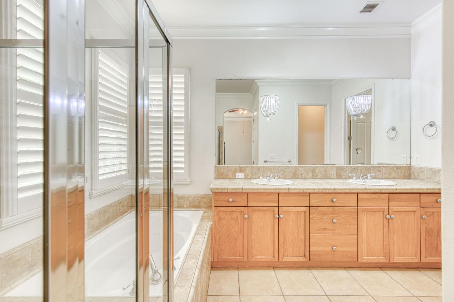 1646 N Hughes Ave, Clovis, CA 93619