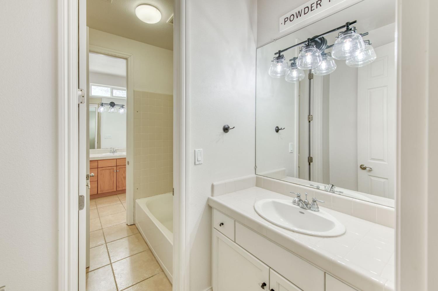 1646 N Hughes Ave, Clovis, CA 93619