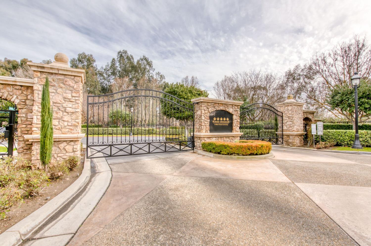 1646 N Hughes Ave, Clovis, CA 93619