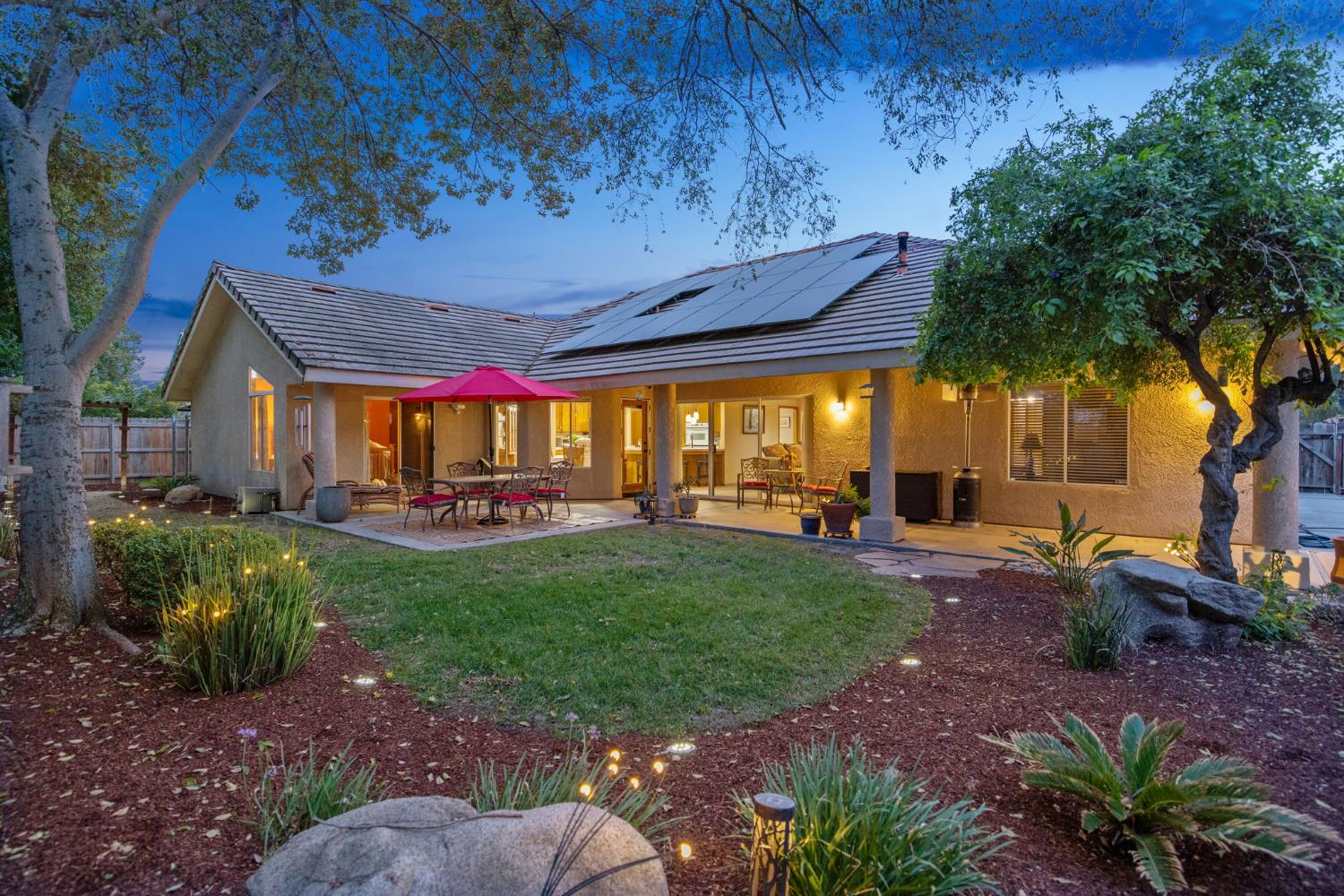 594 Diana Ct, Hanford, CA 93230