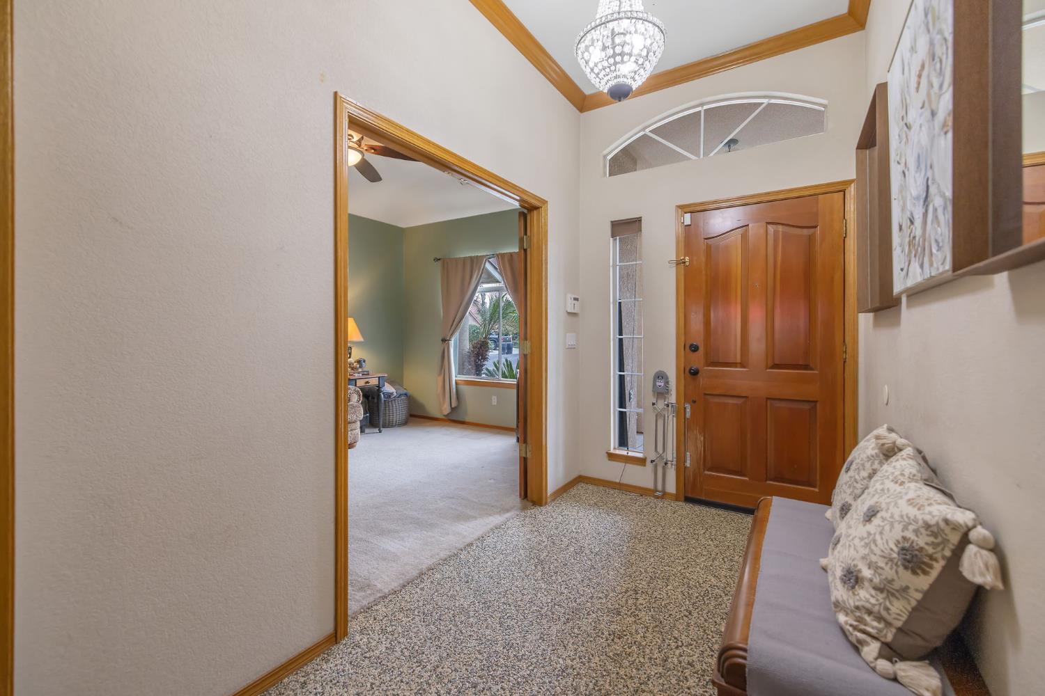 594 Diana Ct, Hanford, CA 93230