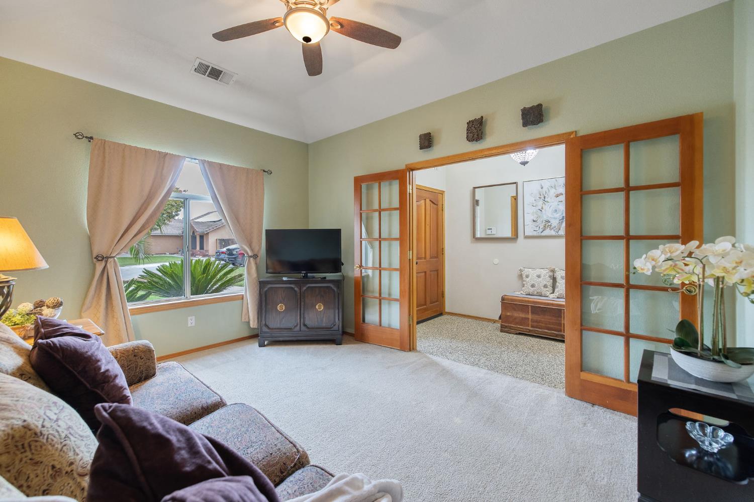 594 Diana Ct, Hanford, CA 93230