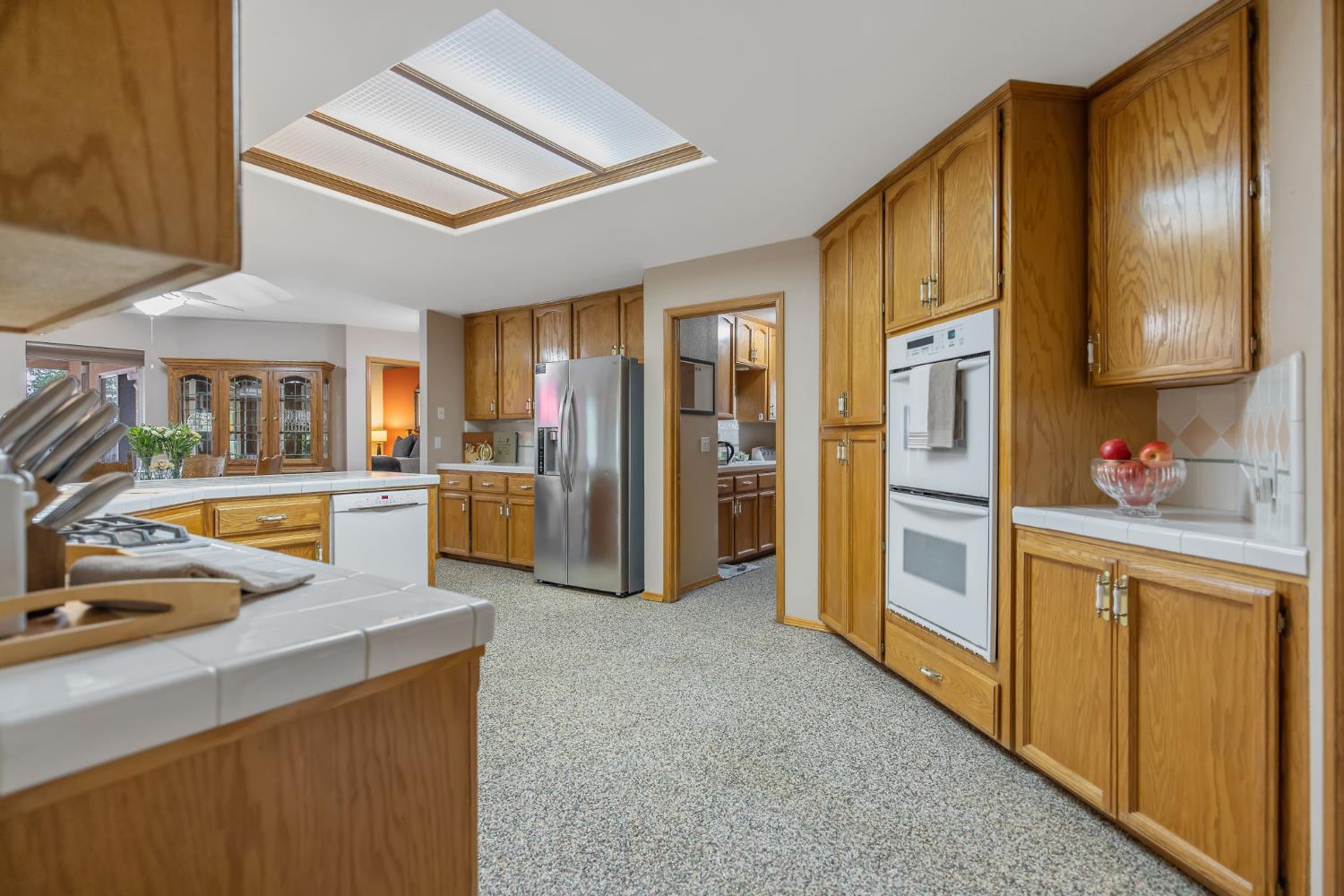 594 Diana Ct, Hanford, CA 93230