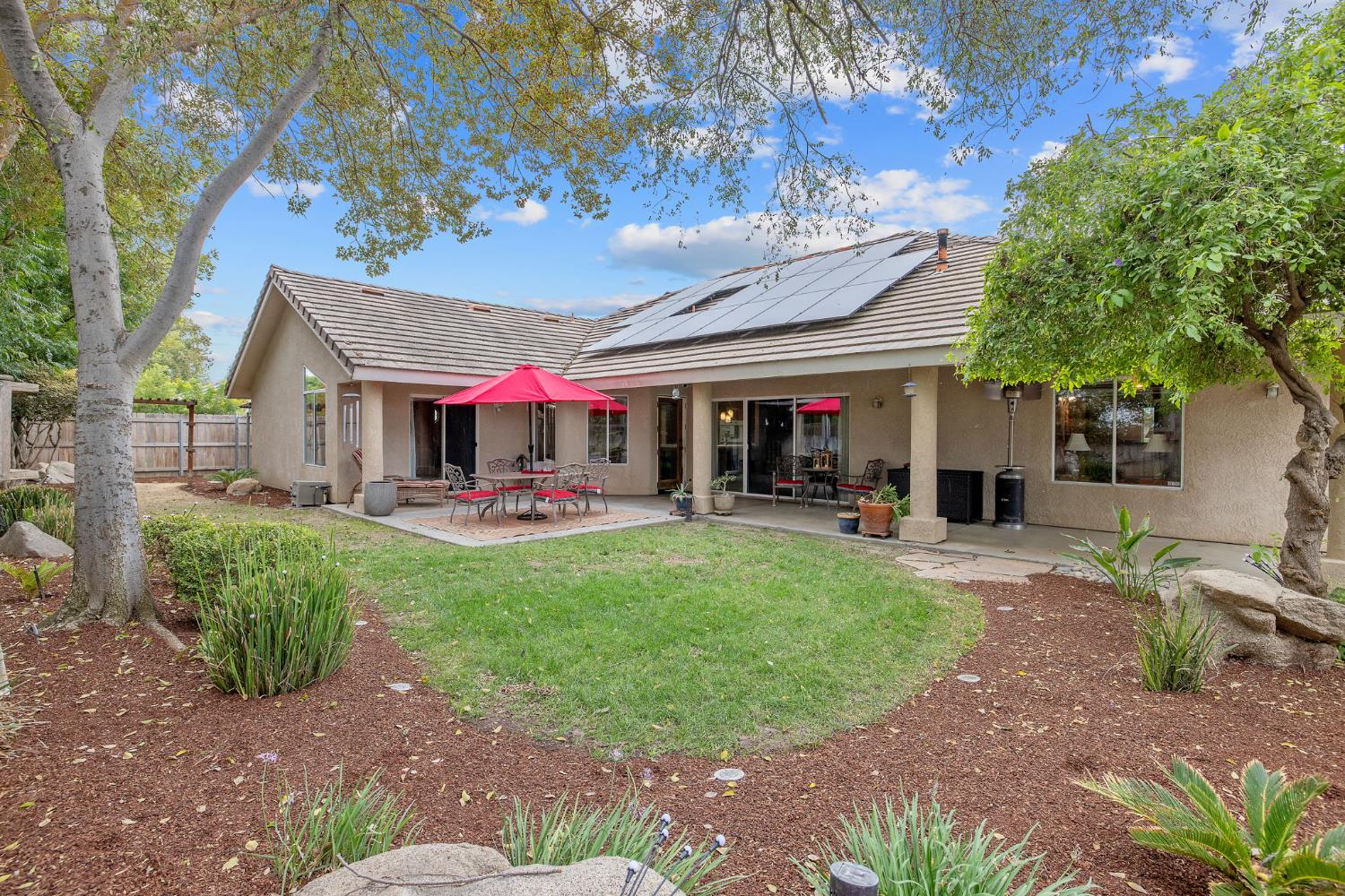 594 Diana Ct, Hanford, CA 93230