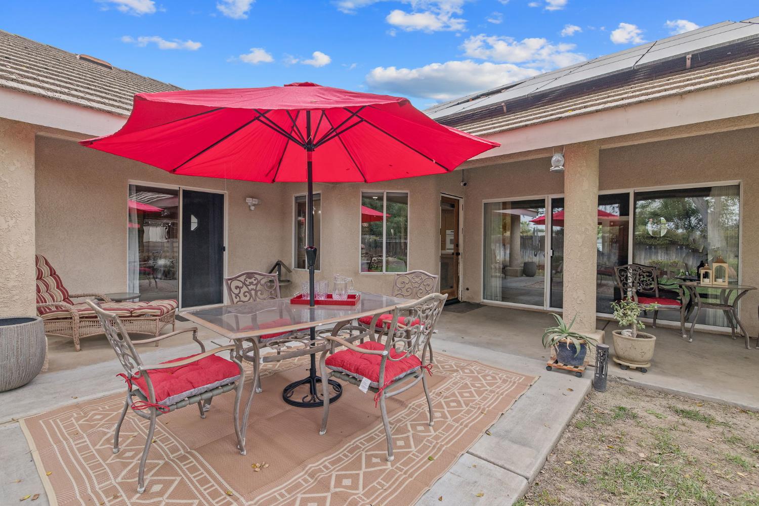 594 Diana Ct, Hanford, CA 93230