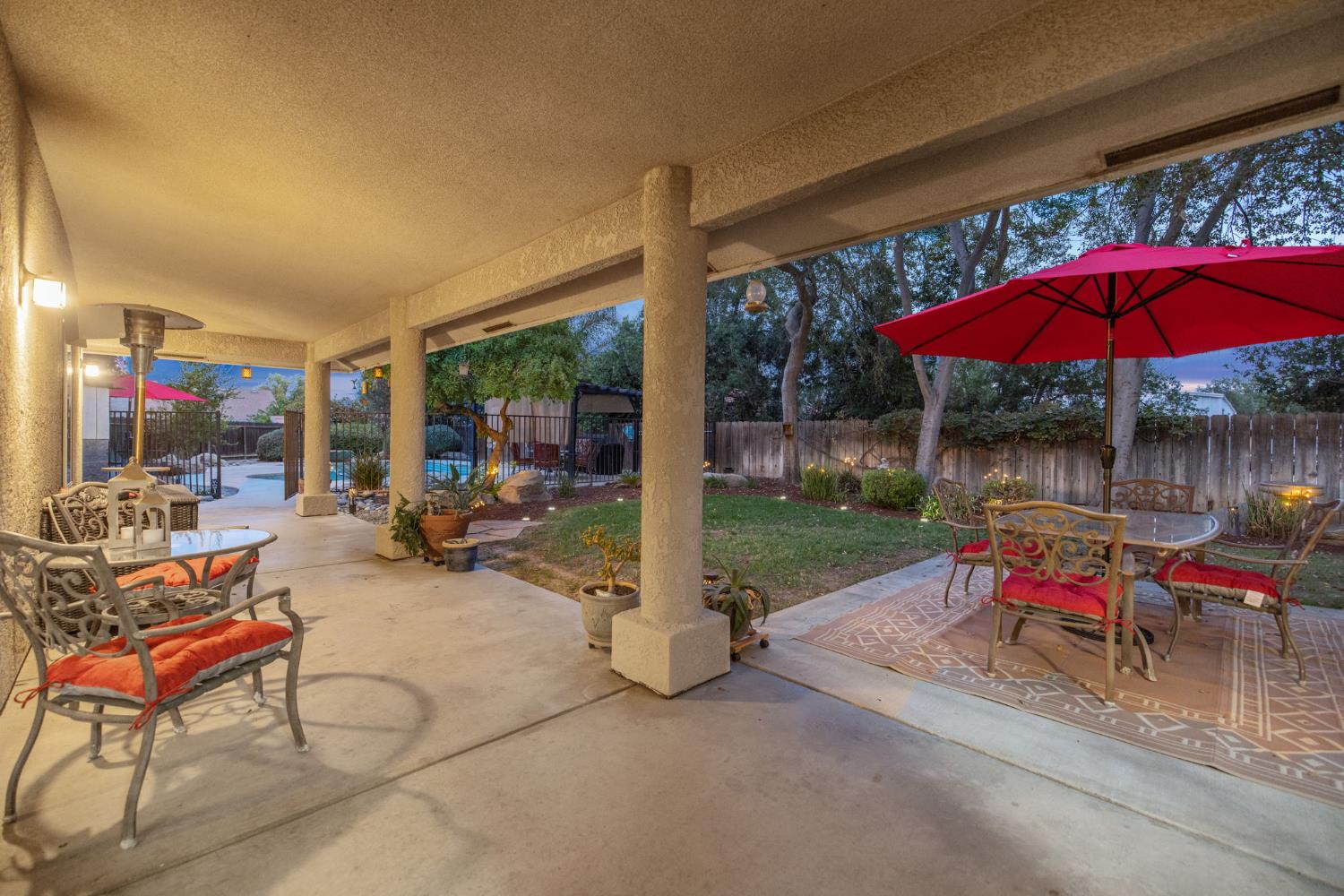 594 Diana Ct, Hanford, CA 93230