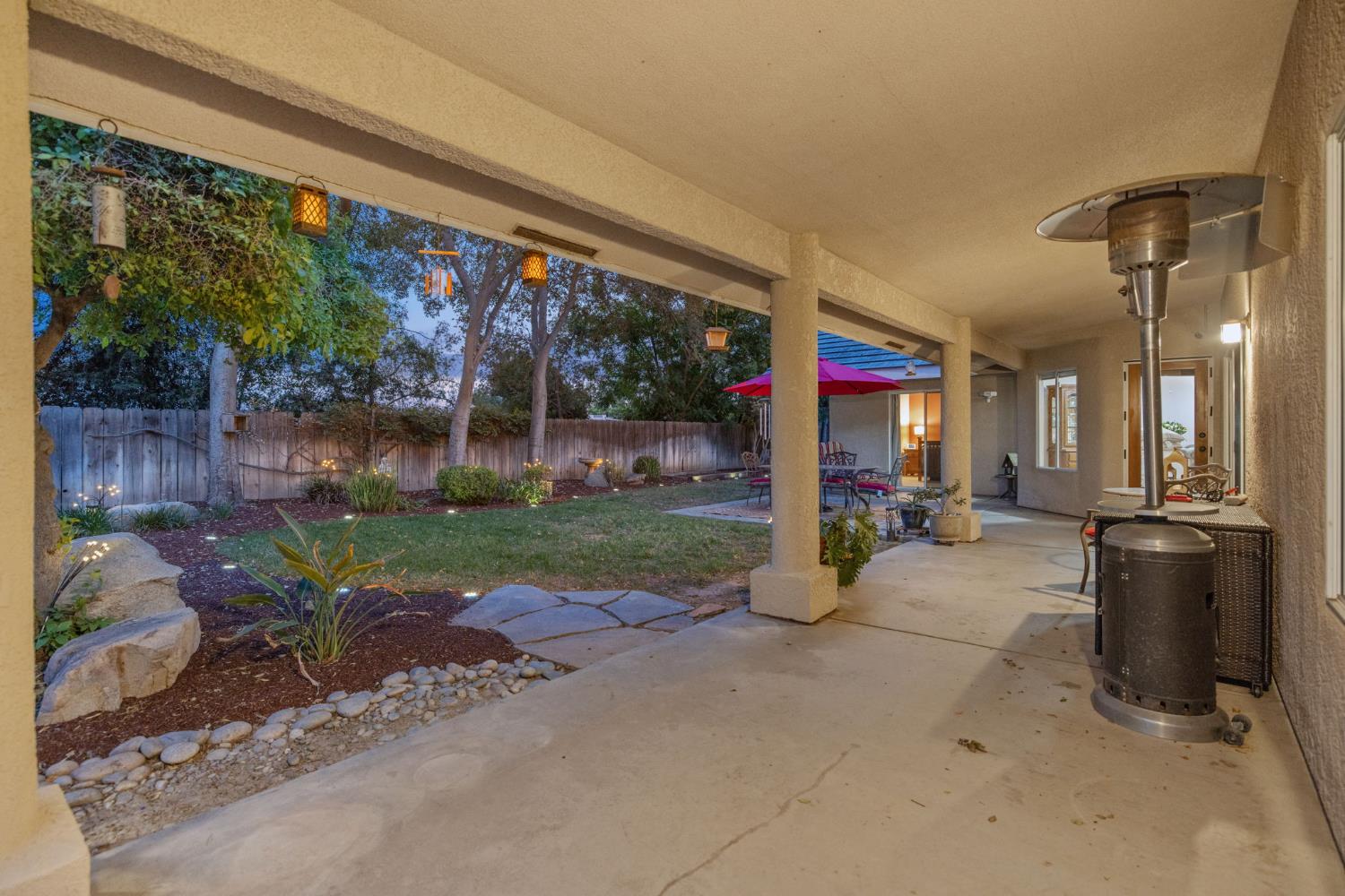 594 Diana Ct, Hanford, CA 93230