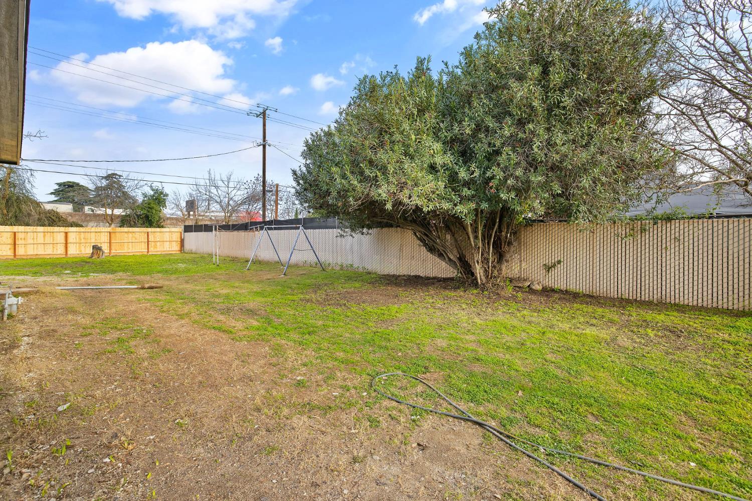 2022 Bauder St, Selma, CA 93662