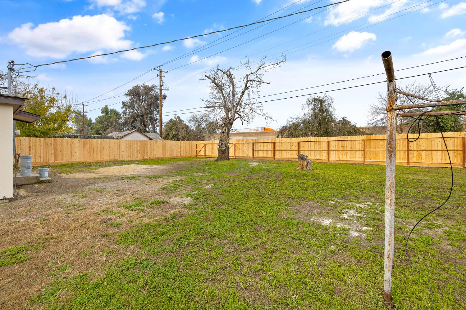 2022 Bauder St, Selma, CA 93662