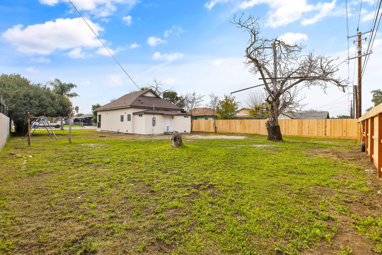 2022 Bauder St, Selma, CA 93662