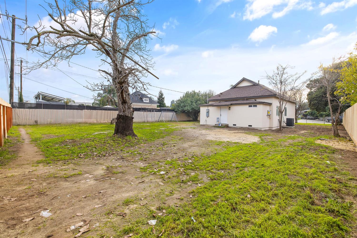 2022 Bauder St, Selma, CA 93662