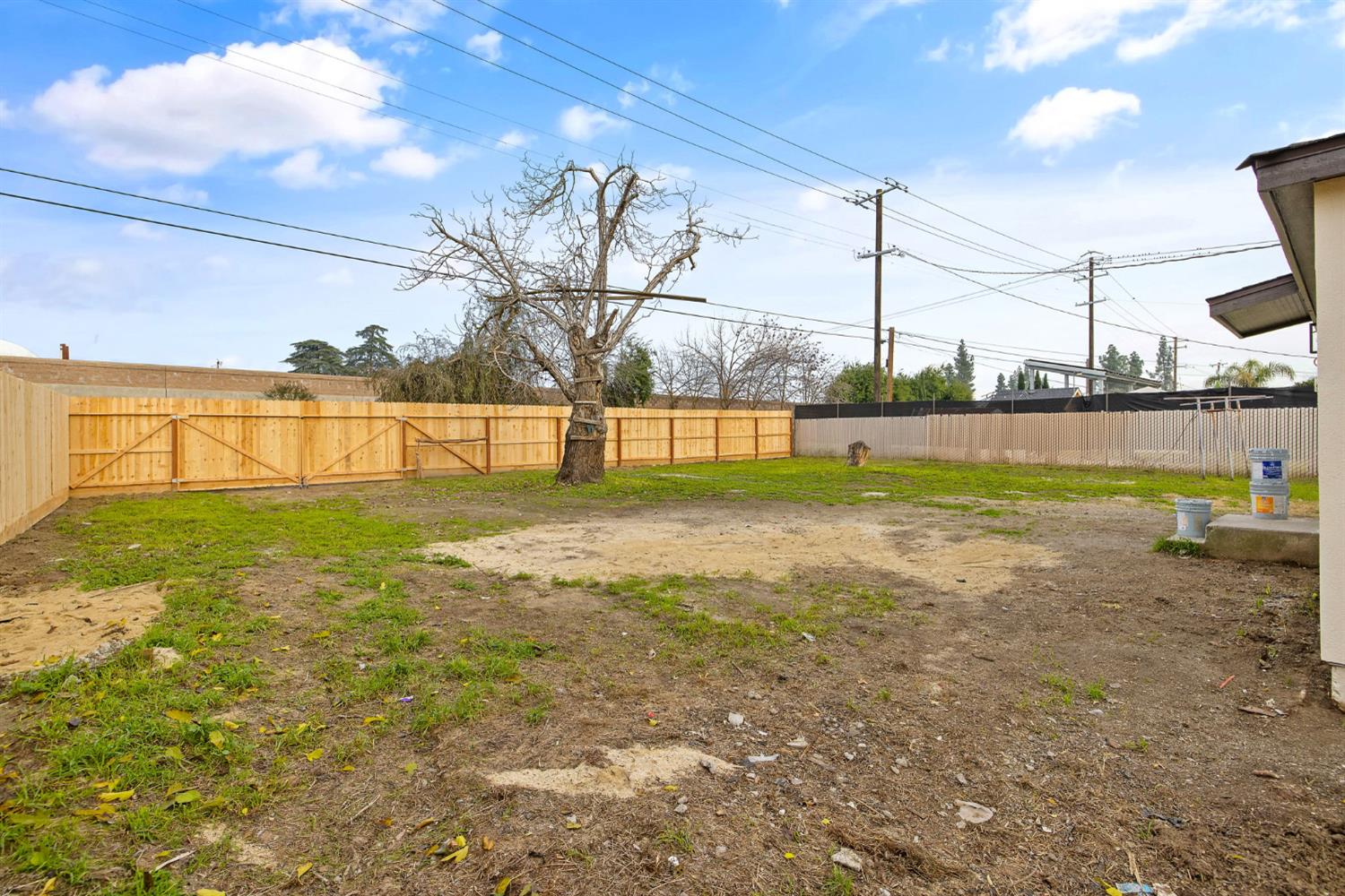 2022 Bauder St, Selma, CA 93662