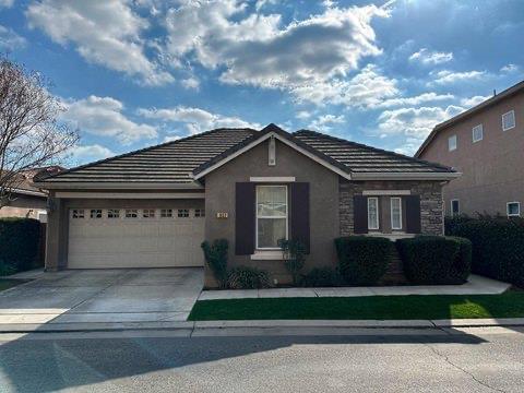 852 Beauregard Ln, Clovis, CA 93619