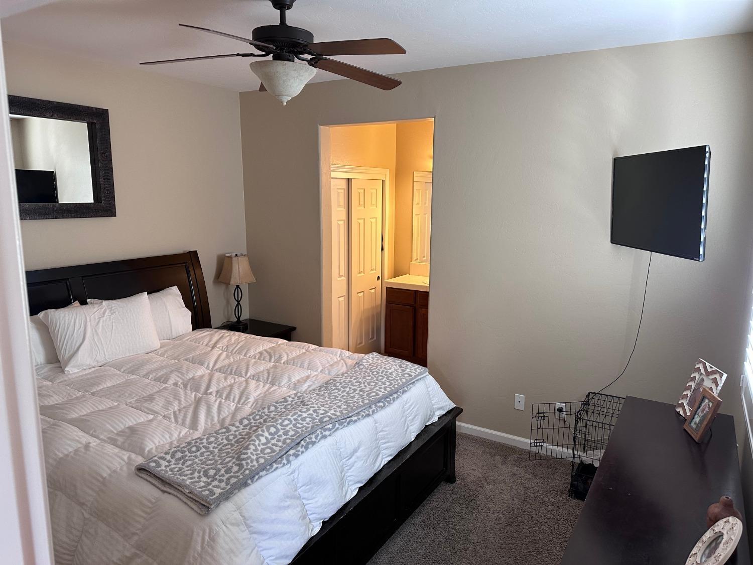 852 Beauregard Ln, Clovis, CA 93619