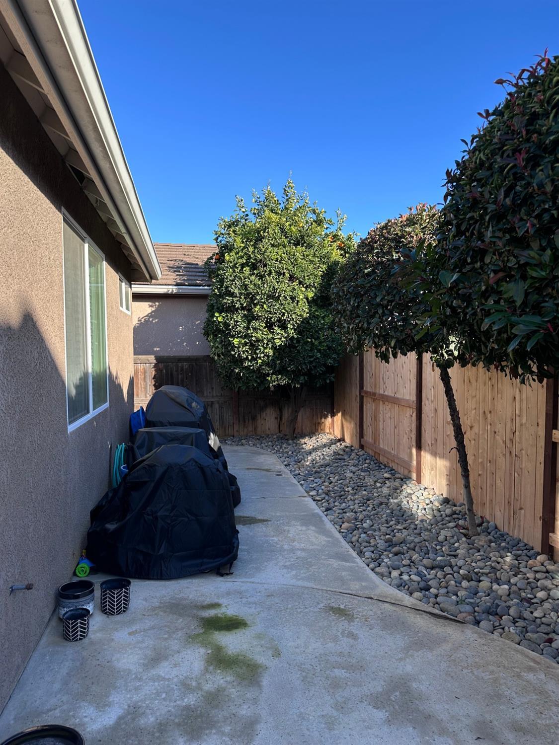 852 Beauregard Ln, Clovis, CA 93619